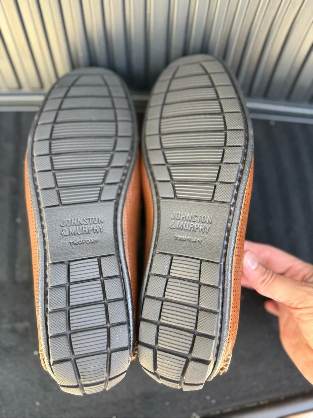 Like New Johnston & Murphy Men’s Tan Perforated Cory 2.0 Perfed Venetian Loafers